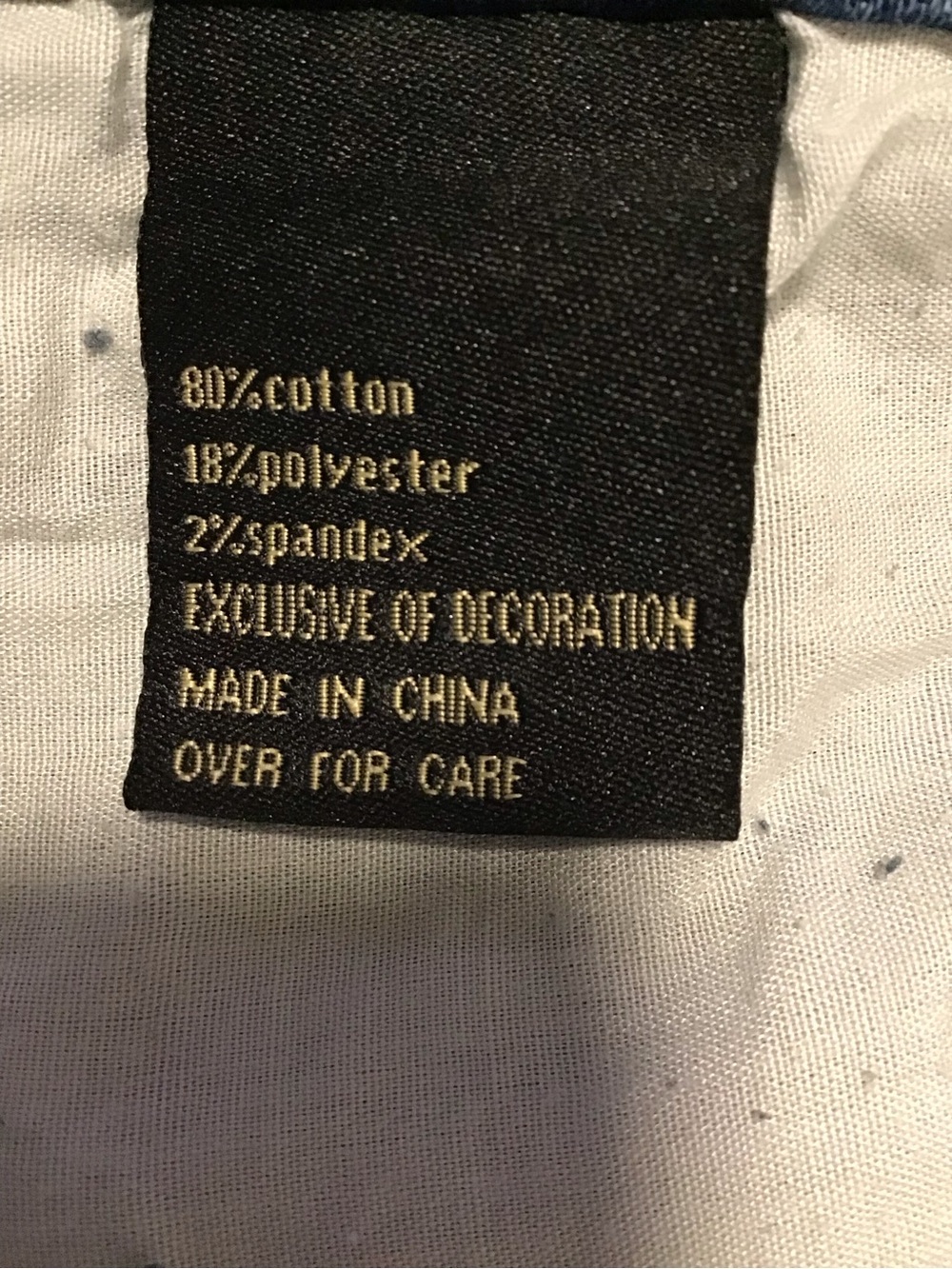 NWT! Suzanne Betro Dark Indigo Hi-Rise Capris with Button-Fly - Picture 6 of 8